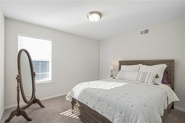 2939 SW Arbor Tree Drive, Lee's Summit, MO 64082