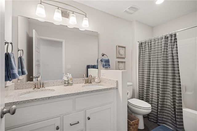 2939 SW Arbor Tree Drive, Lee's Summit, MO 64082