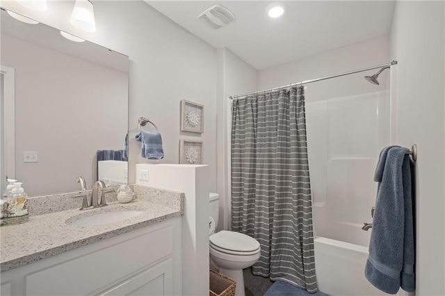 2939 SW Arbor Tree Drive, Lee's Summit, MO 64082