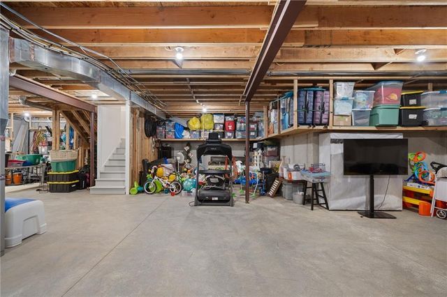 2939 SW Arbor Tree Drive, Lee's Summit, MO 64082