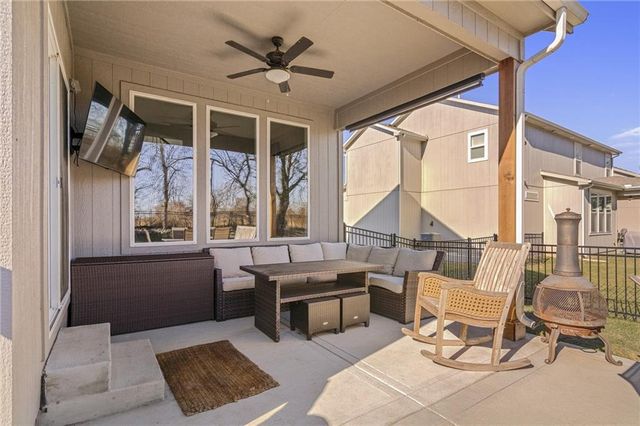 2939 SW Arbor Tree Drive, Lee's Summit, MO 64082