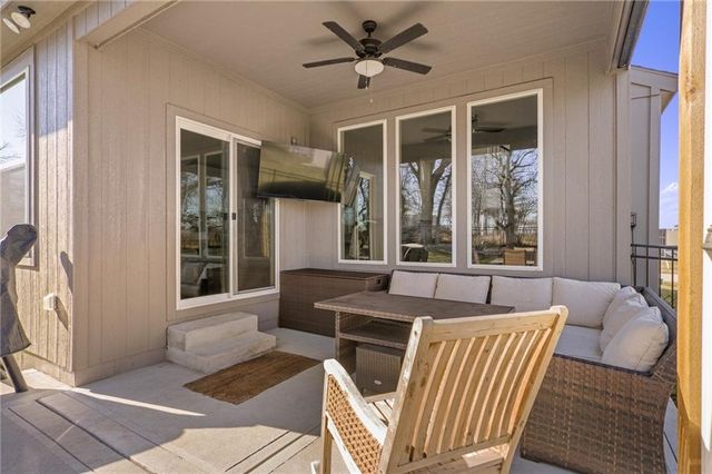 2939 SW Arbor Tree Drive, Lee's Summit, MO 64082