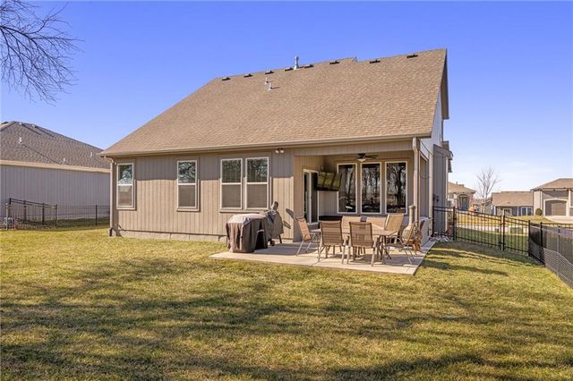 2939 SW Arbor Tree Drive, Lee's Summit, MO 64082