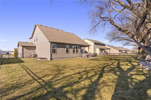 2939 SW Arbor Tree Drive, Lee's Summit, MO 64082