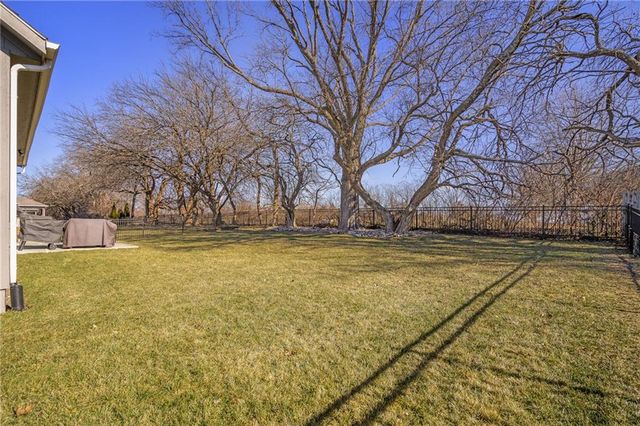 2939 SW Arbor Tree Drive, Lee's Summit, MO 64082