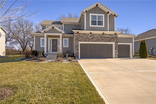 2939 SW Arbor Tree Drive, Lee's Summit, MO 64082