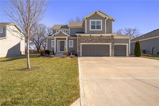 2939 SW Arbor Tree Drive, Lee's Summit, MO 64082