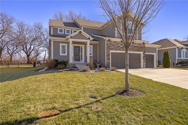 2939 SW Arbor Tree Drive, Lee's Summit, MO 64082