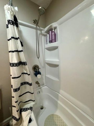 1320 Andrea Drive, Liberty, MO 64068