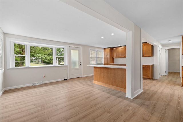 19 Cypress St, Oxford, MA 01540