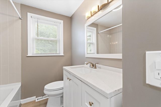 19 Cypress St, Oxford, MA 01540