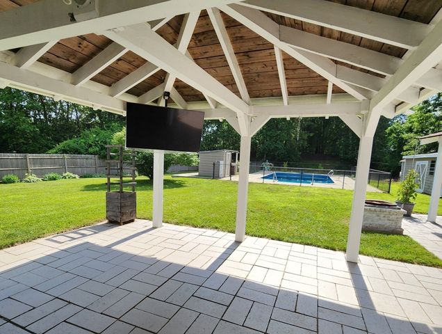 19 Cypress St, Oxford, MA 01540