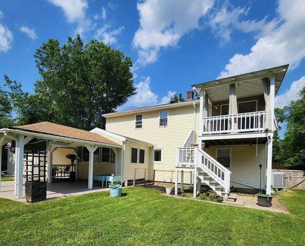19 Cypress St, Oxford, MA 01540