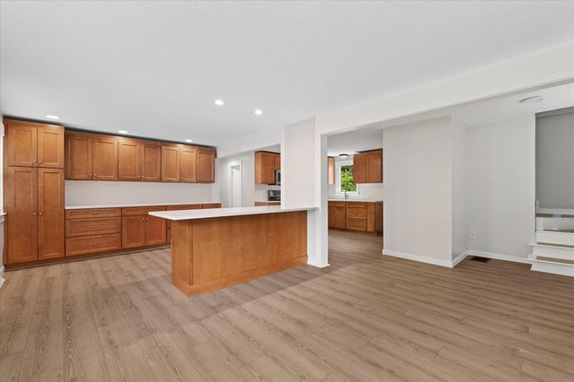 19 Cypress St, Oxford, MA 01540