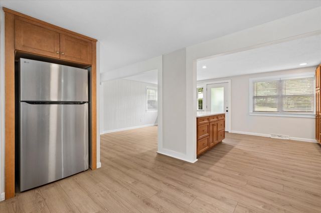 19 Cypress St, Oxford, MA 01540