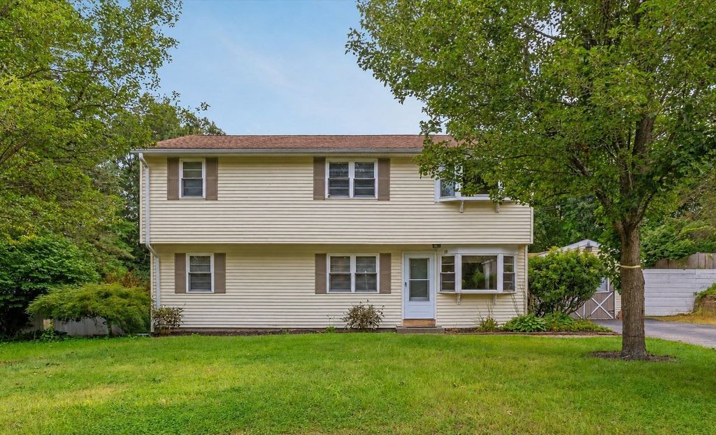 19 Cypress St, Oxford, MA 01540