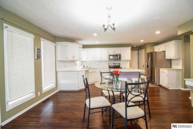 2124 Betsy Avenue, Papillion, NE 68133