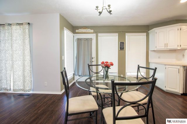 2124 Betsy Avenue, Papillion, NE 68133