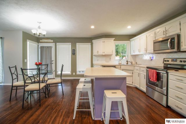 2124 Betsy Avenue, Papillion, NE 68133