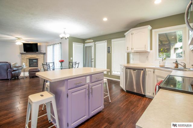 2124 Betsy Avenue, Papillion, NE 68133