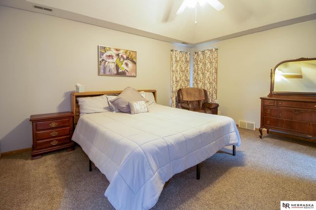 2124 Betsy Avenue, Papillion, NE 68133