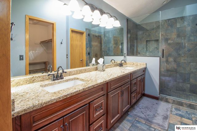 2124 Betsy Avenue, Papillion, NE 68133