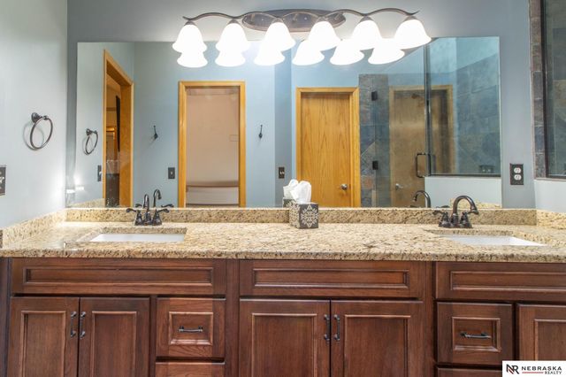 2124 Betsy Avenue, Papillion, NE 68133