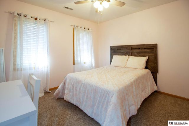 2124 Betsy Avenue, Papillion, NE 68133