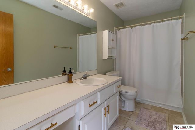 2124 Betsy Avenue, Papillion, NE 68133