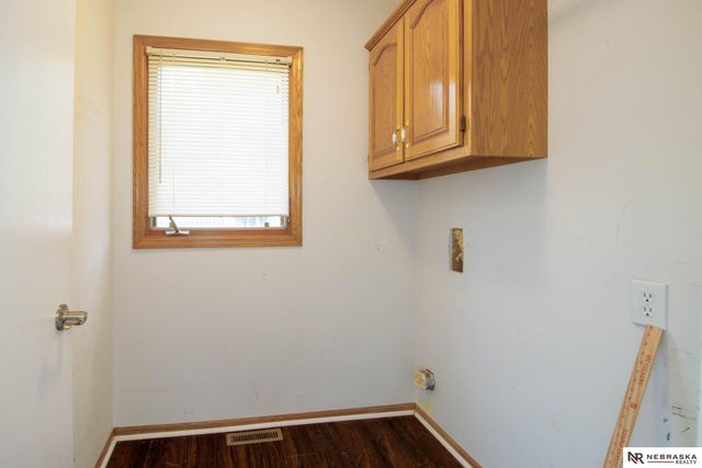 2124 Betsy Avenue, Papillion, NE 68133