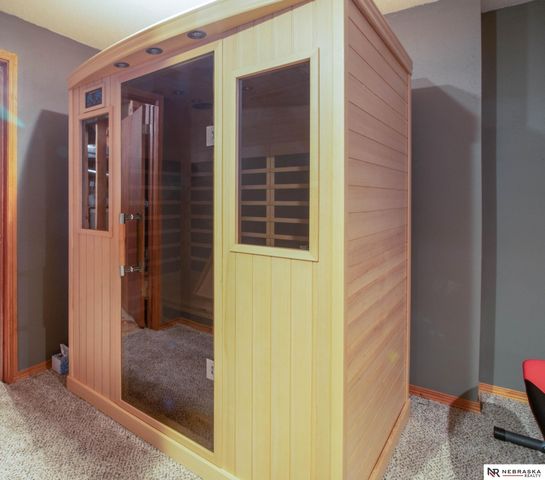 2124 Betsy Avenue, Papillion, NE 68133