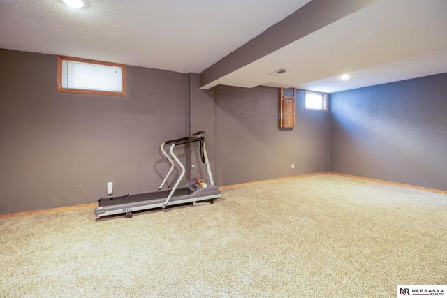 2124 Betsy Avenue, Papillion, NE 68133