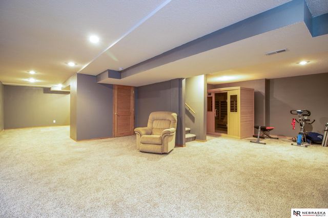 2124 Betsy Avenue, Papillion, NE 68133