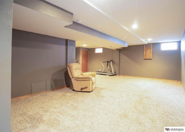 2124 Betsy Avenue, Papillion, NE 68133