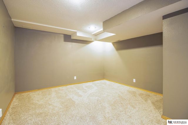 2124 Betsy Avenue, Papillion, NE 68133