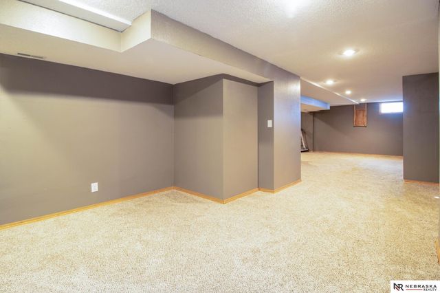 2124 Betsy Avenue, Papillion, NE 68133
