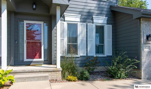2124 Betsy Avenue, Papillion, NE 68133