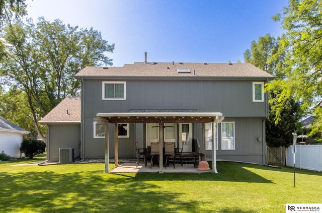 2124 Betsy Avenue, Papillion, NE 68133
