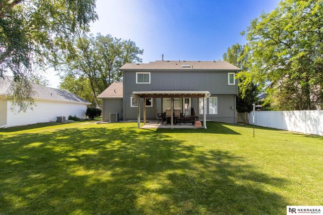 2124 Betsy Avenue, Papillion, NE 68133