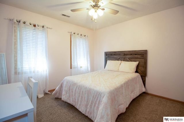 2124 Betsy Avenue, Papillion, NE 68133