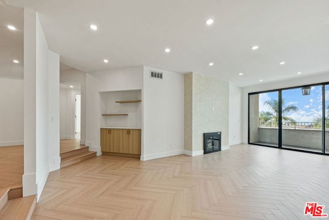 8455 Fountain Avenue 308, West Hollywood, CA 90069