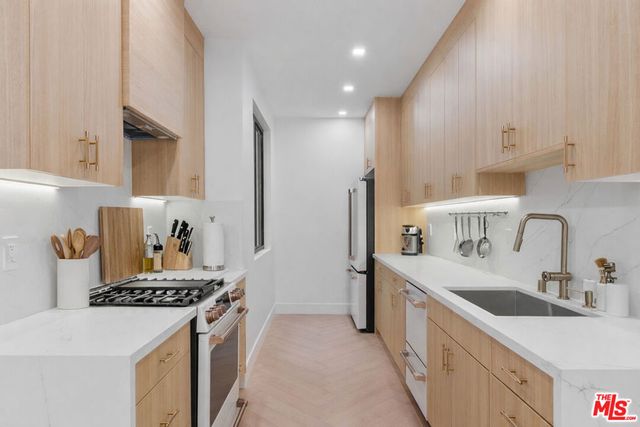 8455 Fountain Avenue 308, West Hollywood, CA 90069