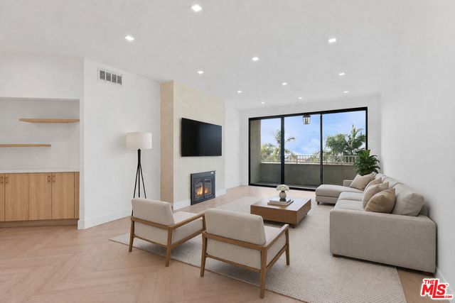 8455 Fountain Avenue 308, West Hollywood, CA 90069