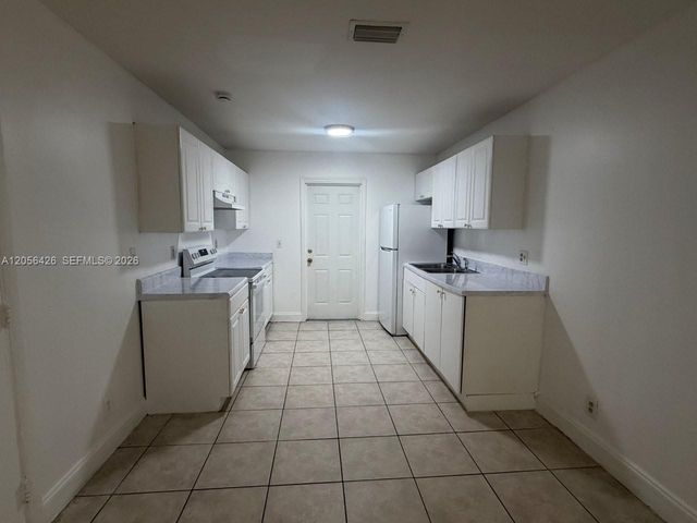 1132 NE 5th Ave 2, Fort Lauderdale, FL 33304
