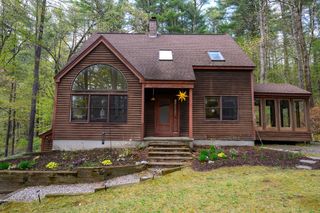 8 Kingman Rd, Amherst, MA 01002