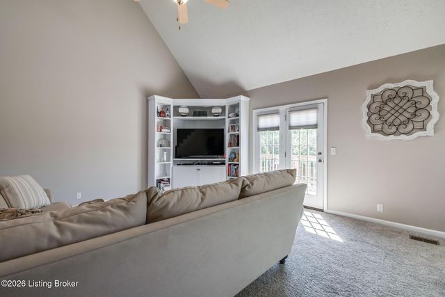454 Persimmon Dr, Mt Washington, KY 40047
