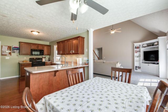 454 Persimmon Dr, Mt Washington, KY 40047