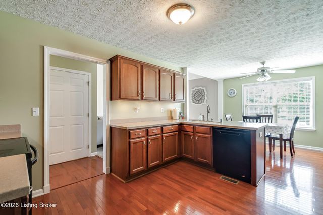 454 Persimmon Dr, Mt Washington, KY 40047