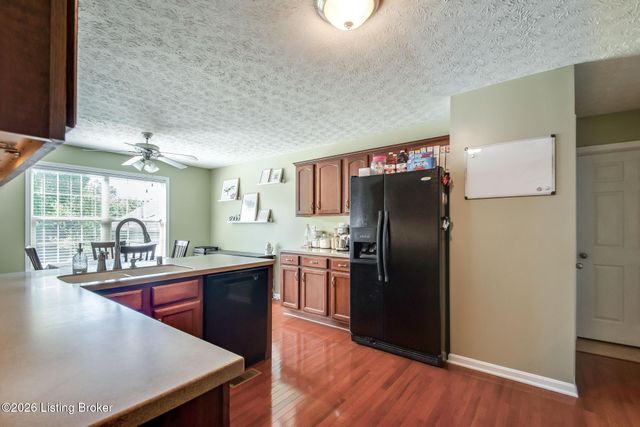 454 Persimmon Dr, Mt Washington, KY 40047