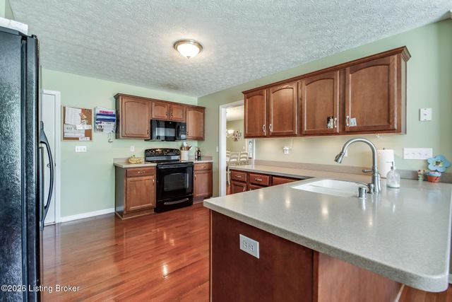 454 Persimmon Dr, Mt Washington, KY 40047